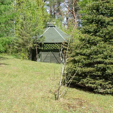 بيت للعطل Nad Jeziorem Wsrod Lasow *