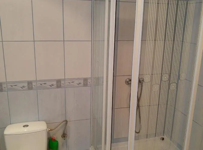 Nad Jeziorem Wsrod Lasow *