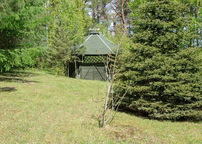 بيت للعطل Nad Jeziorem Wsrod Lasow *