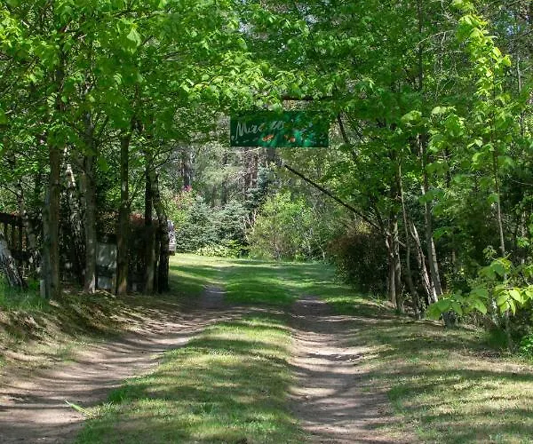 بيت للعطل Nad Jeziorem Wsrod Lasow